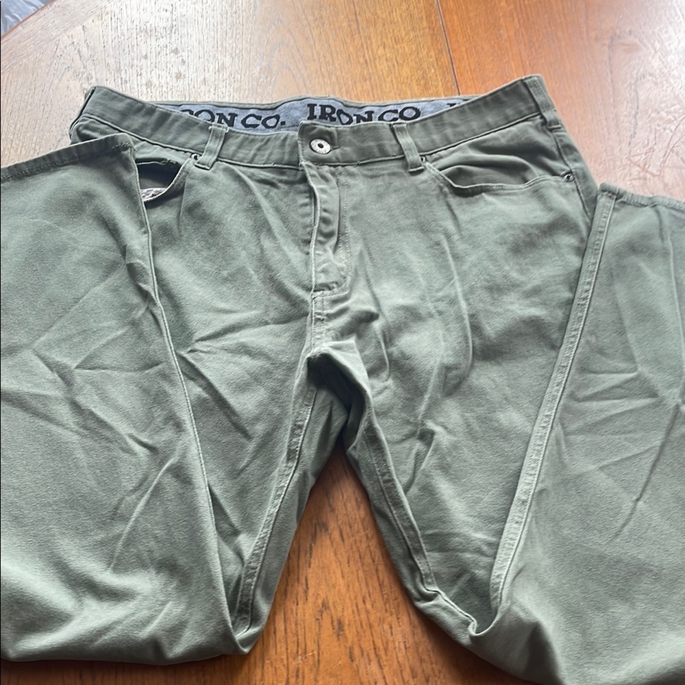 Versatile Green Chinos with Relaxed Fit